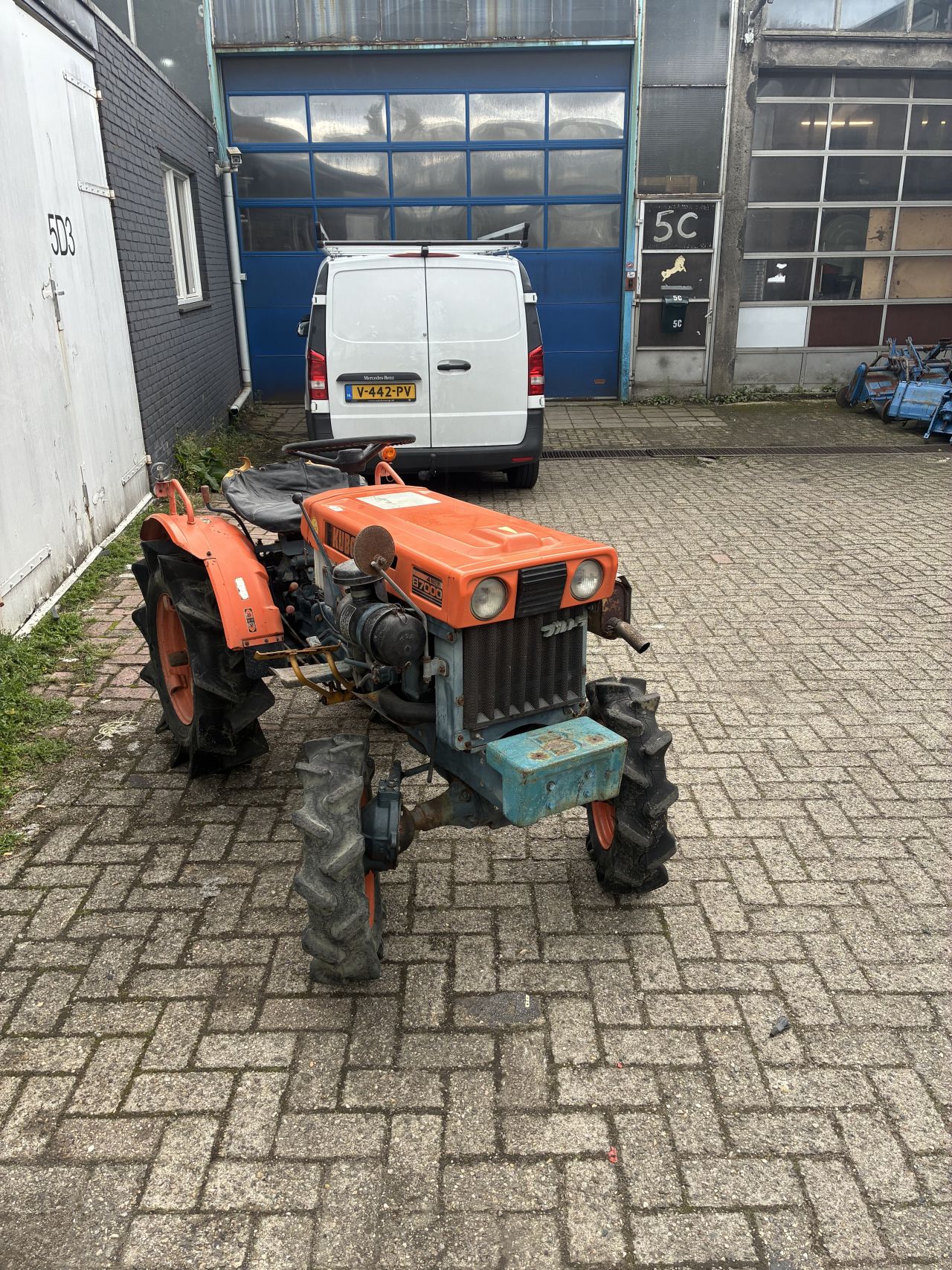 Kubota b7000 4wd met frees