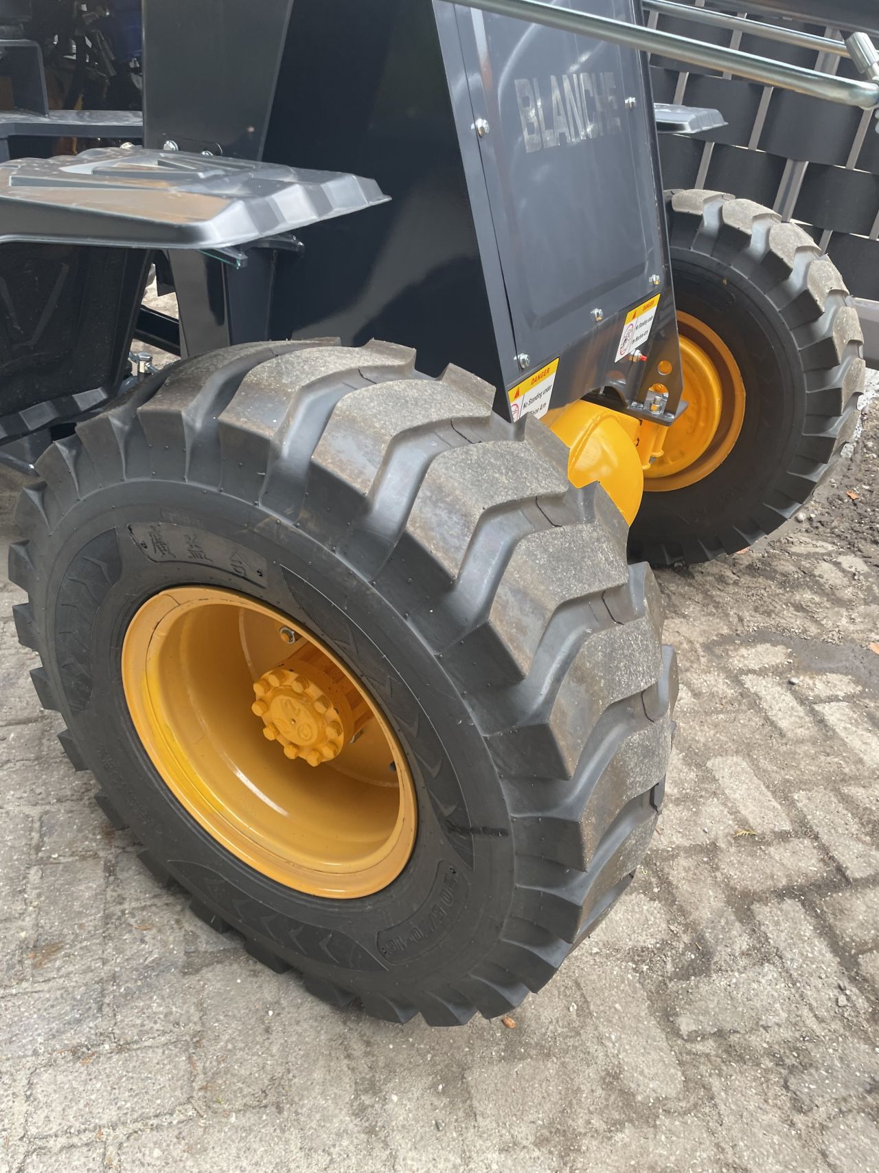 Hytec blanche shovel avant giant knikmops weidemann schaffer