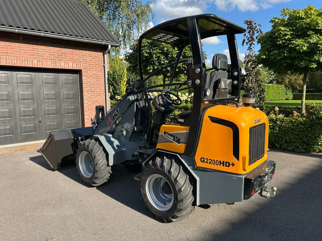 Giant G2200HD+