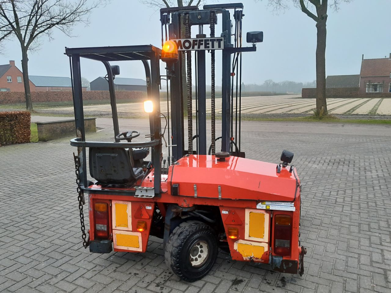 Moffet Terreinheftruck