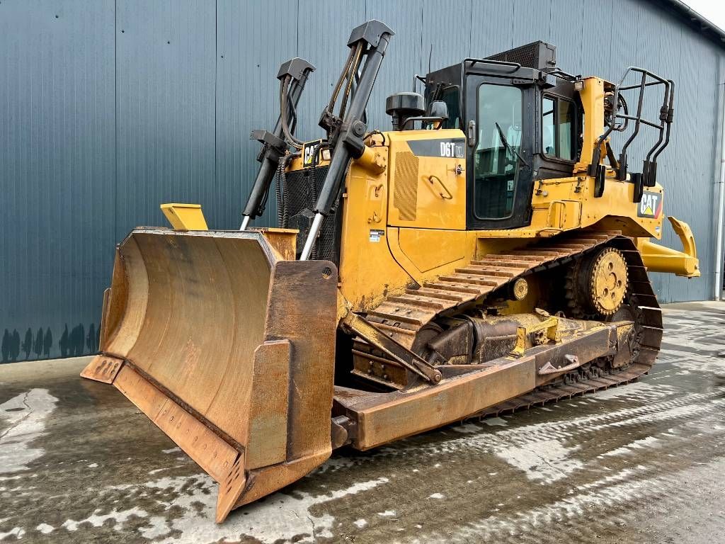 CAT D6T XL