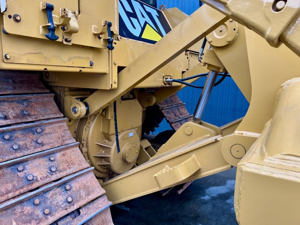 CAT D6T XL