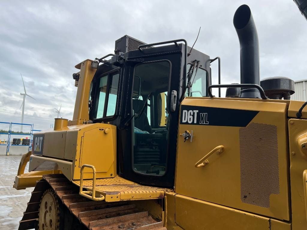 CAT D6T XL