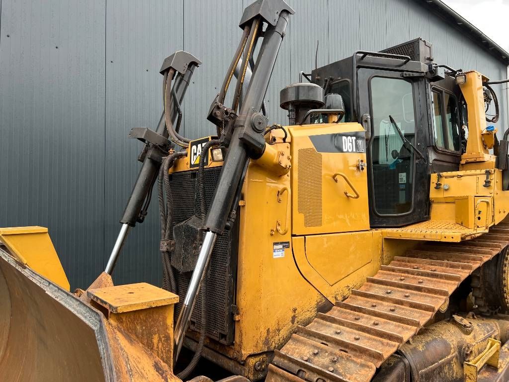 CAT D6T XL