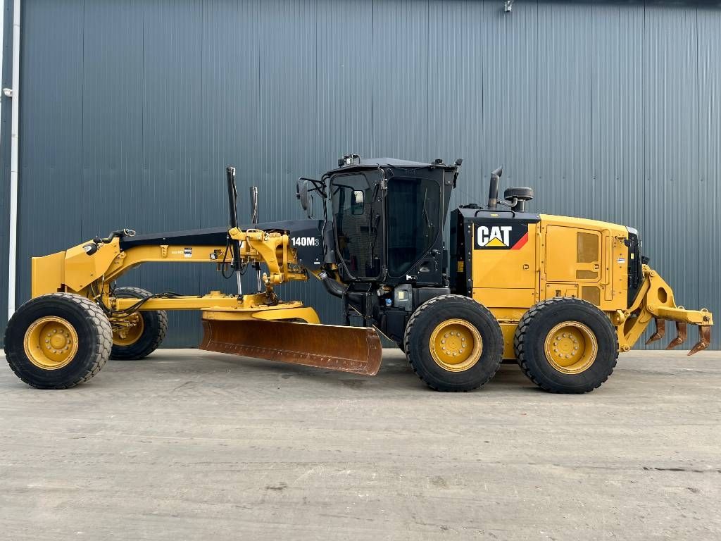 CAT 140M3