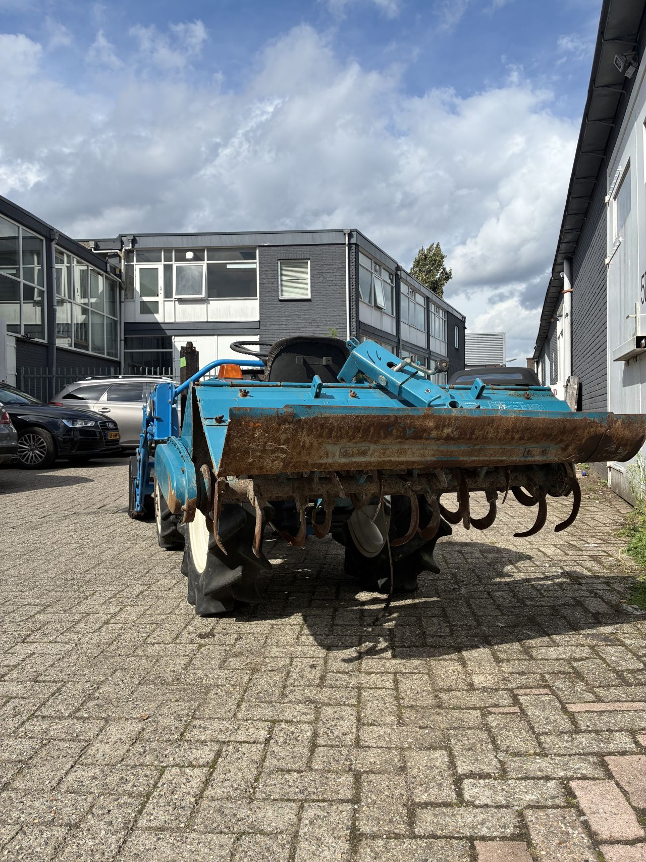 Mitsubishi mt1610 met voorlader