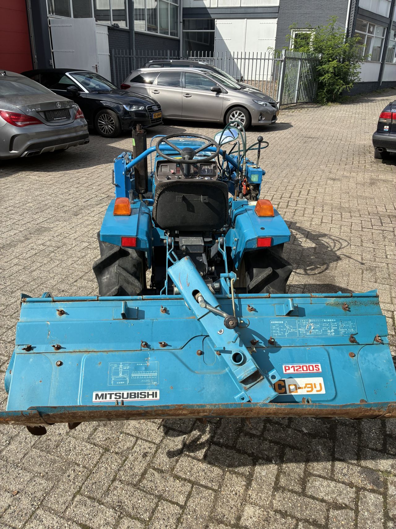 Mitsubishi mt1610 met voorlader