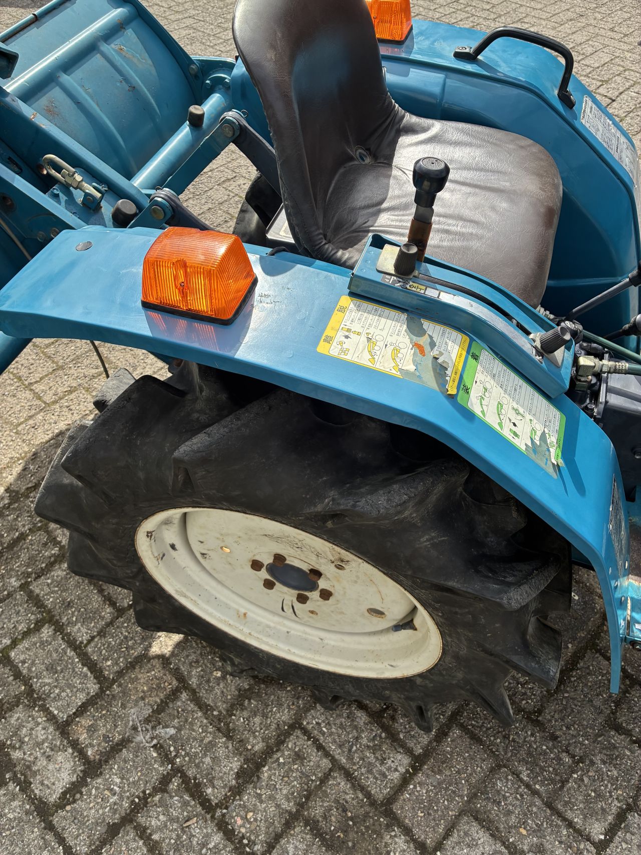 Mitsubishi mt1610 met voorlader