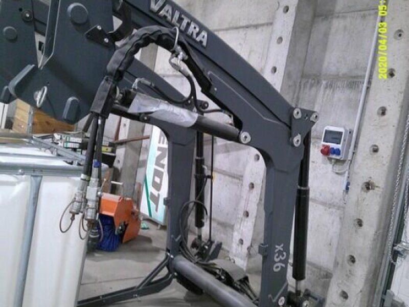 Valtra A 104