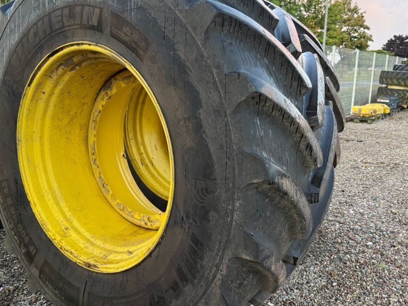 900/60R42 John Deere
