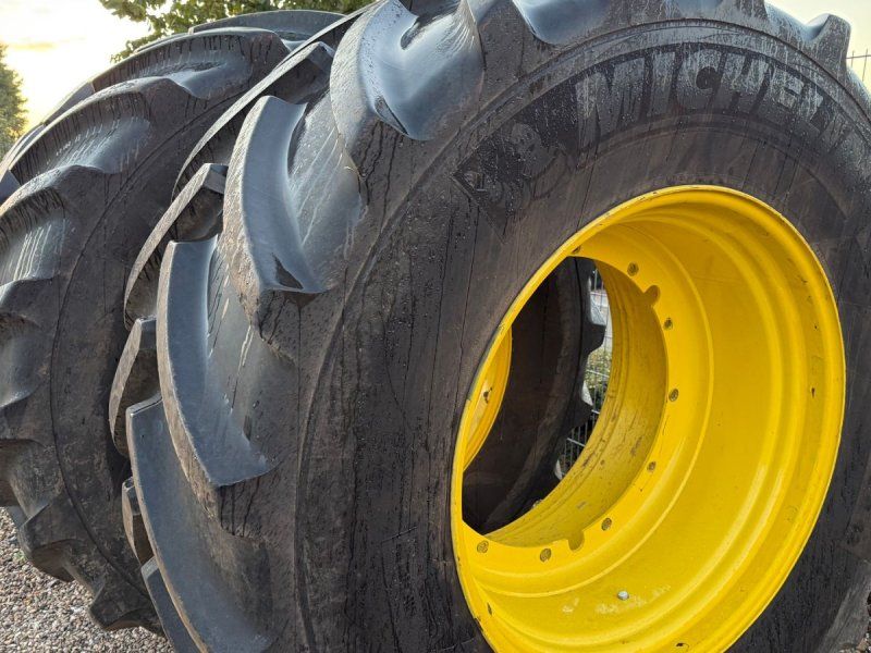 900/60R42 John Deere