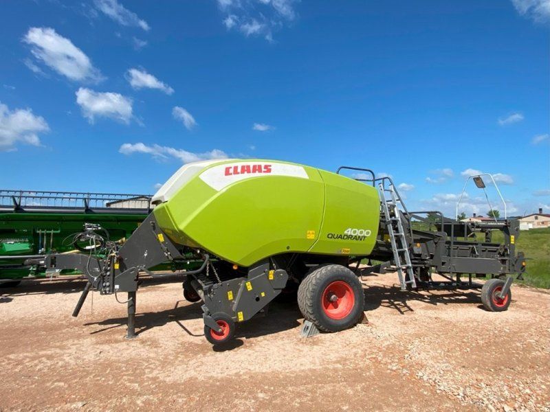 Claas Quadrant 4000 mit Sammelwagen
