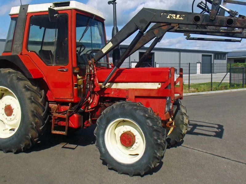 IHC 743+ Frontlader