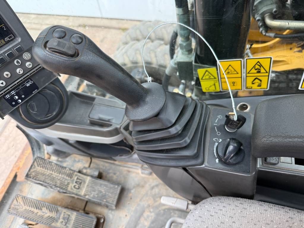 CAT M313D - Triple Boom / Quick Coupler / Camera