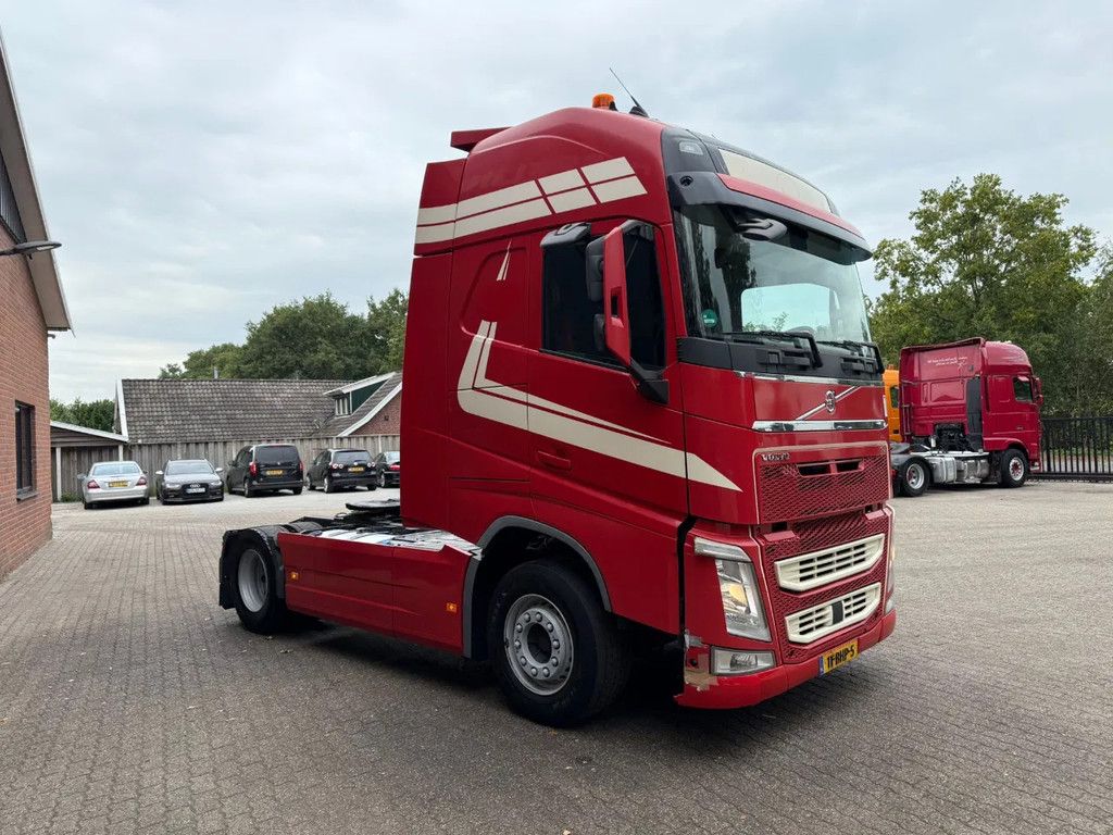 Volvo FH 460 4X2 Globetrotter XL 2x tank NL Truck