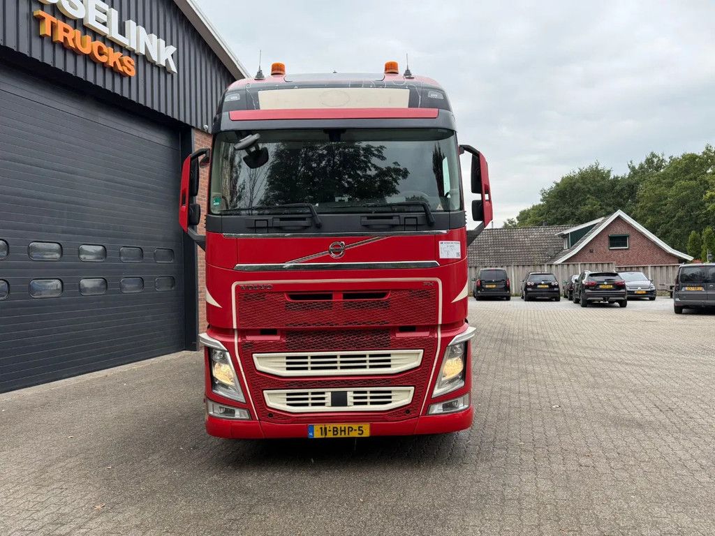 Volvo FH 460 4X2 Globetrotter XL 2x tank NL Truck