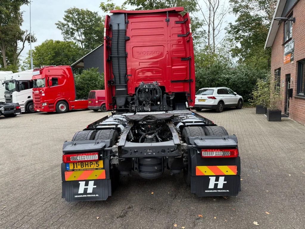 Volvo FH 460 4X2 Globetrotter XL 2x tank NL Truck