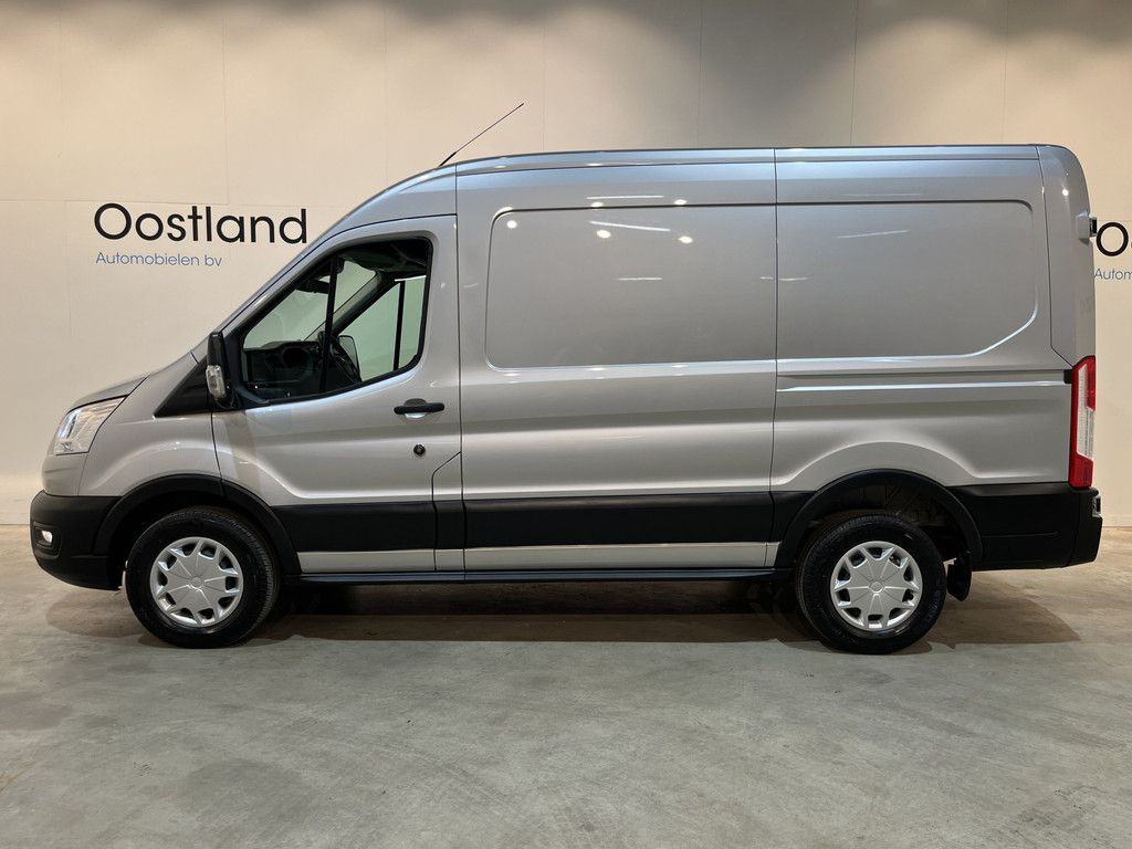 Ford Transit 2.0 TDCI L2H2 Trend 130 PK / Euro 6 / Airco / Cruise Control / CarPlay / Camera / Trekhaak / Navigatie / 3-Zits / 93.000 KM !!