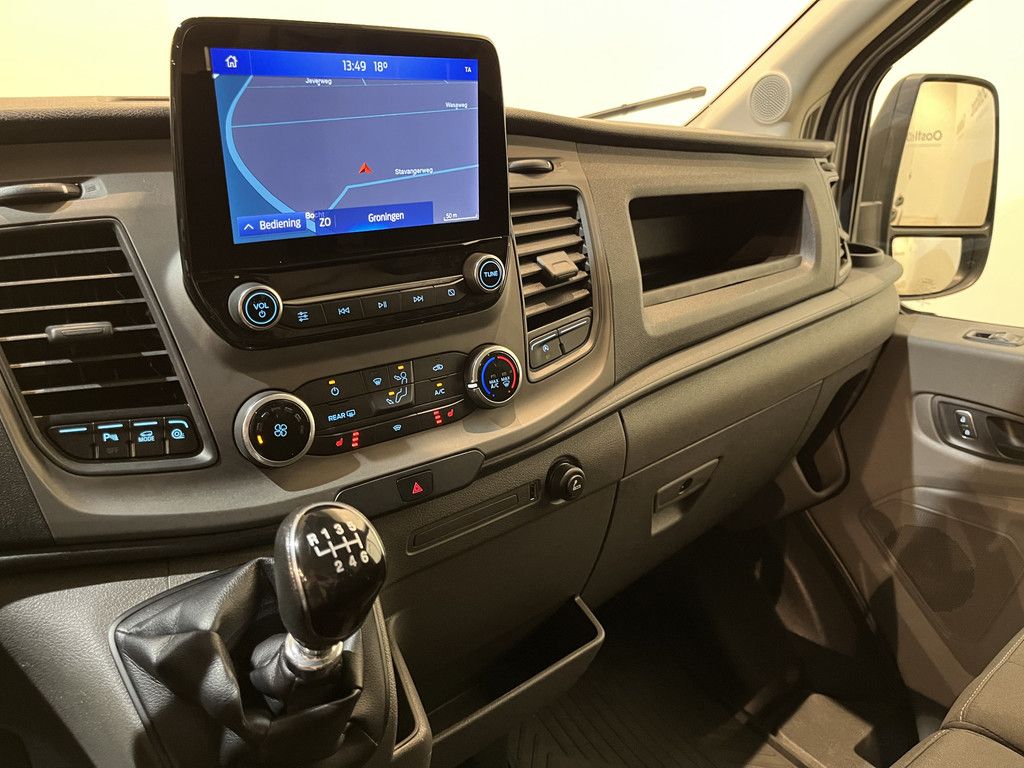Ford Transit 2.0 TDCI L2H2 Trend 130 PK / Euro 6 / Airco / Cruise Control / CarPlay / Camera / Trekhaak / Navigatie / 3-Zits / 93.000 KM !!