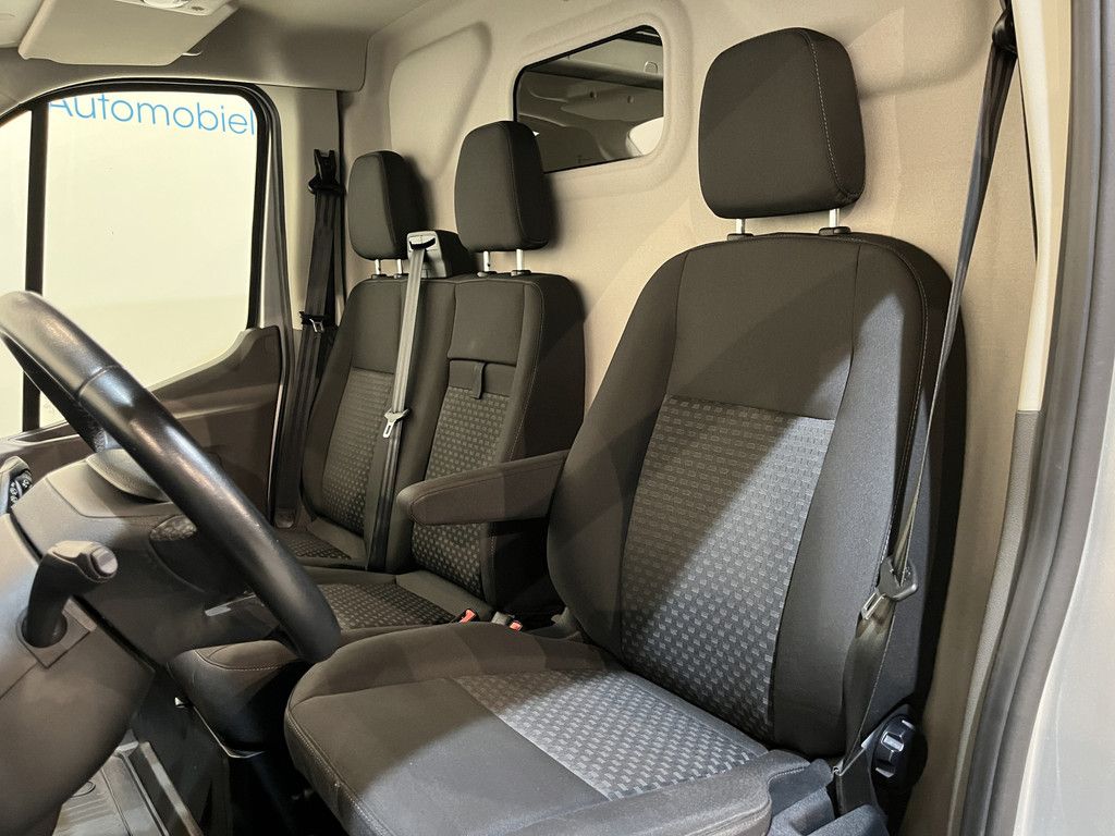 Ford Transit 2.0 TDCI L2H2 Trend 130 PK / Euro 6 / Airco / Cruise Control / CarPlay / Camera / Trekhaak / Navigatie / 3-Zits / 93.000 KM !!