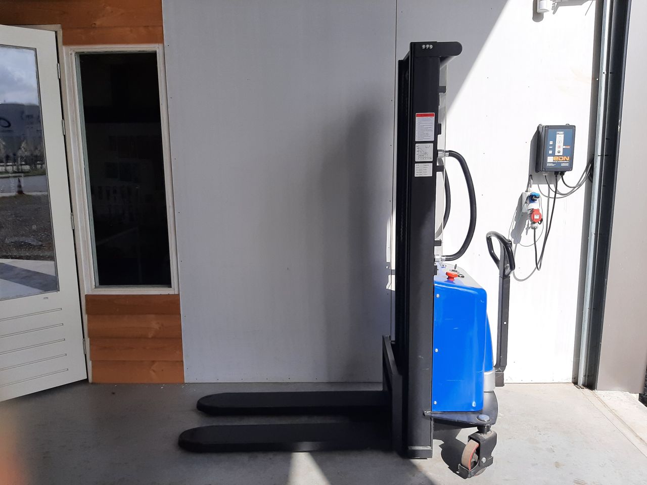 Semi elektrische stapelaar 3000 mm 1000 kg