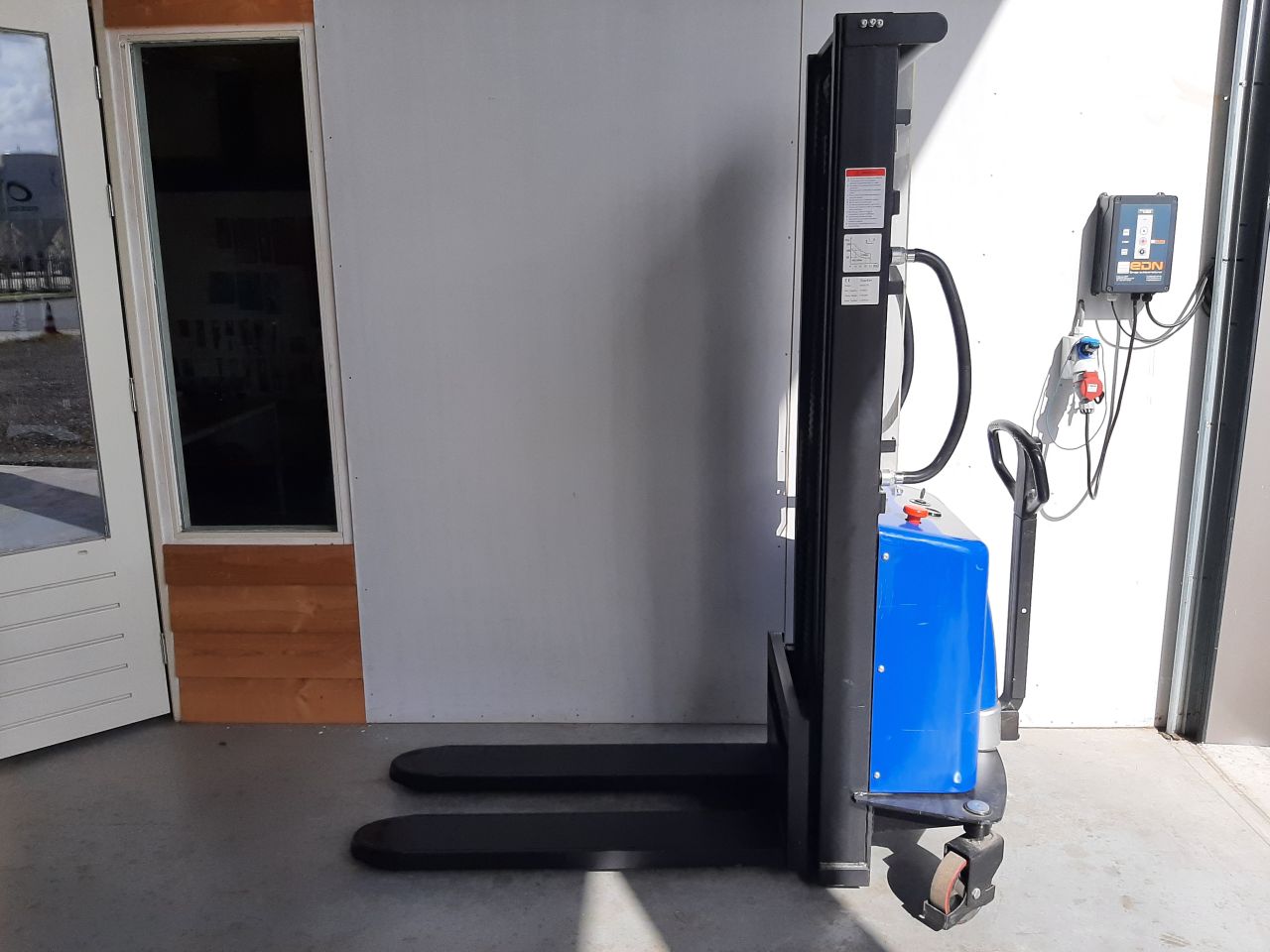Semi elektrische stapelaar 3000 mm 1000 kg