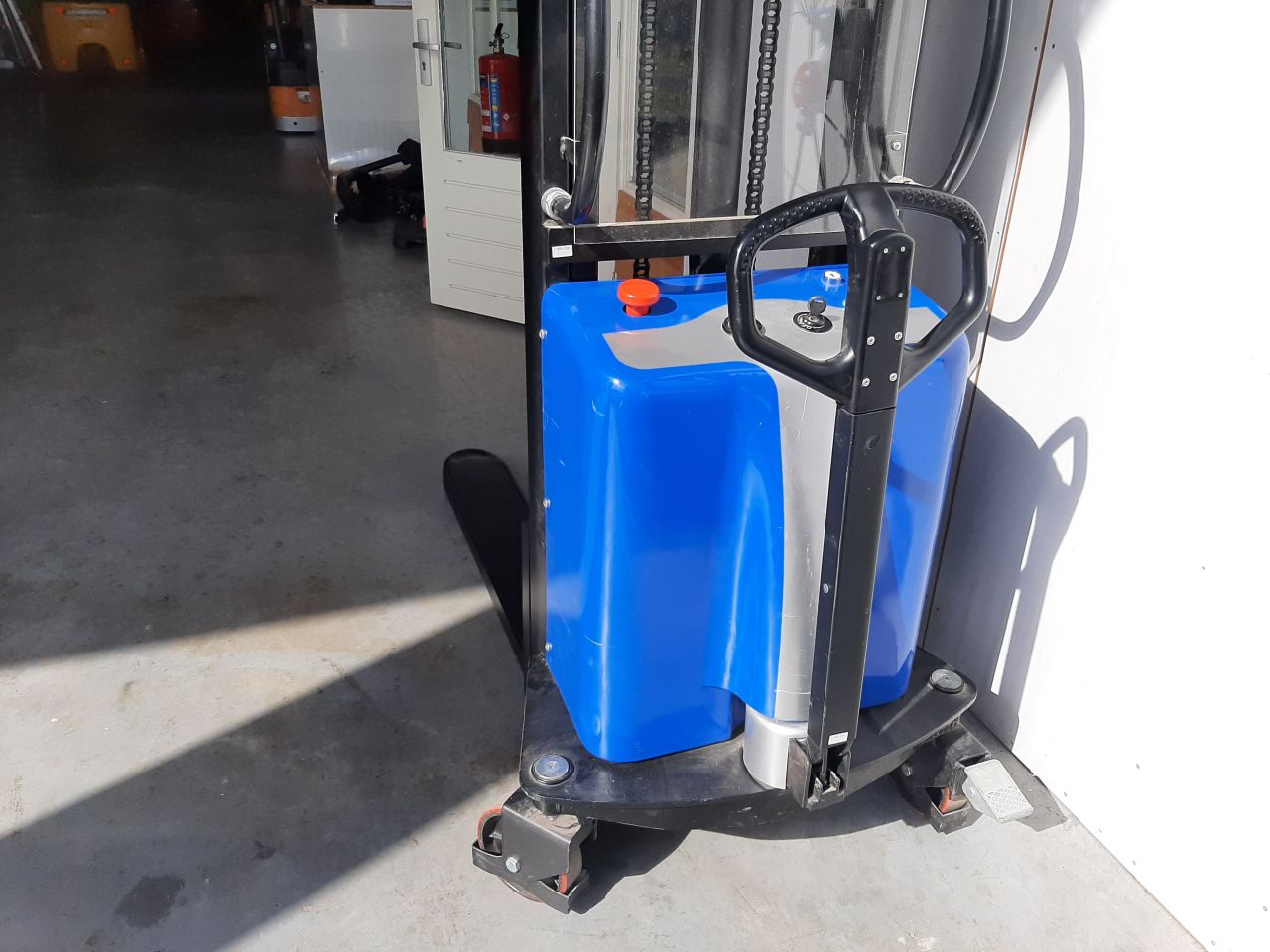 Semi elektrische stapelaar 3000 mm 1000 kg