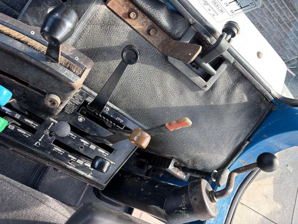 Ford 7810