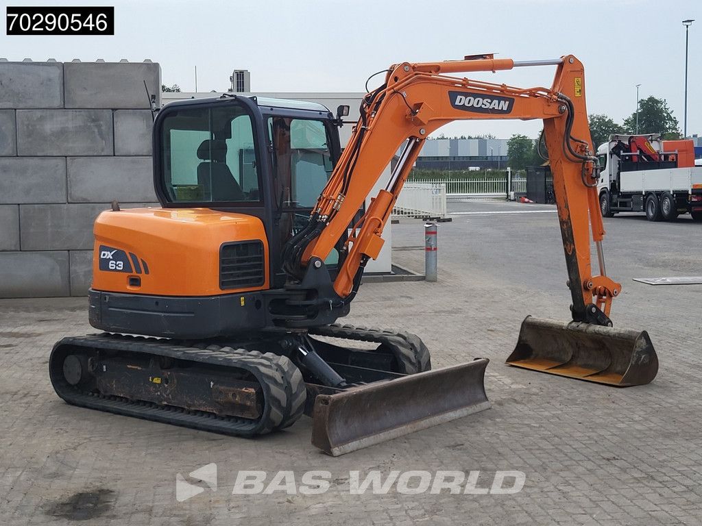 Doosan DX63-3