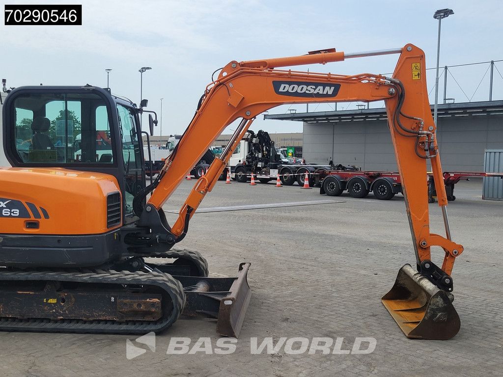 Doosan DX63-3