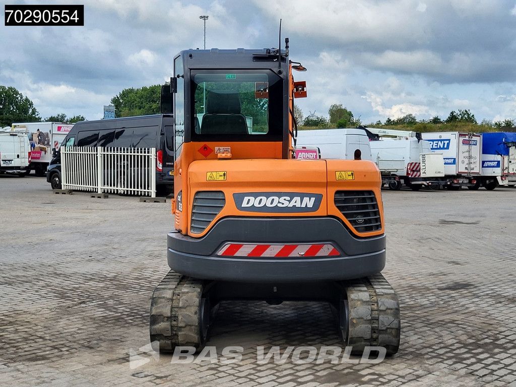 Doosan DX63-3