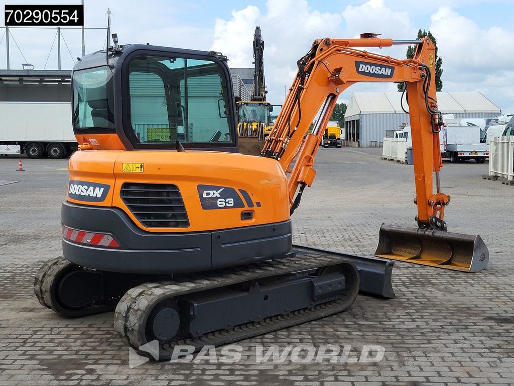 Doosan DX63-3