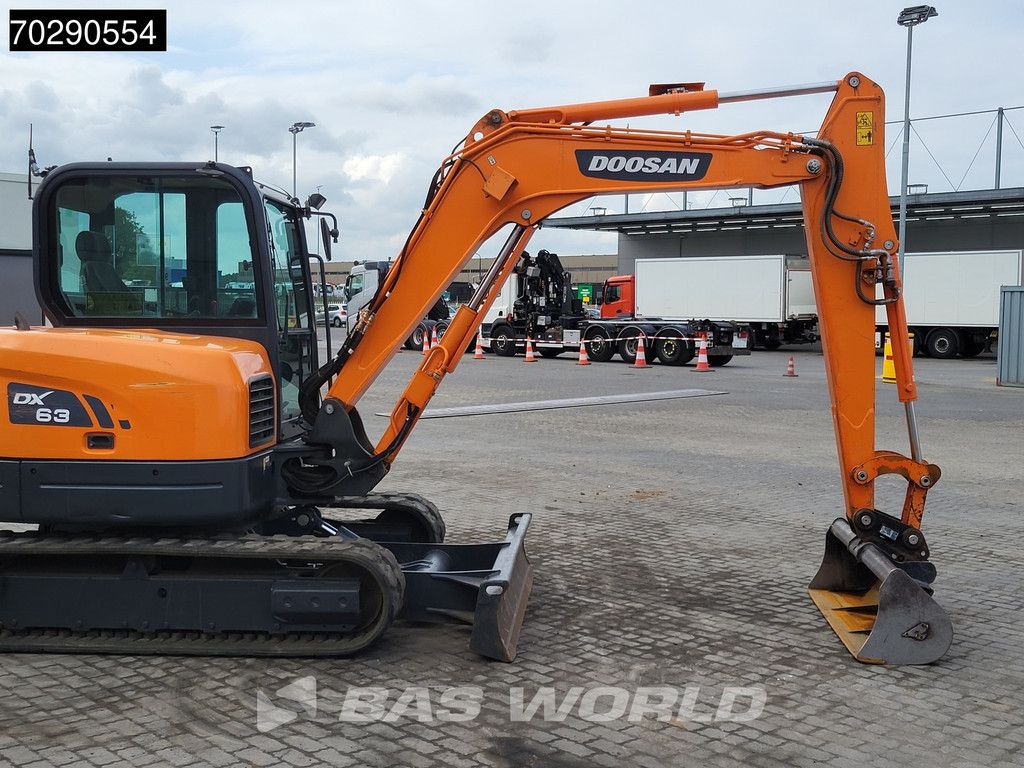 Doosan DX63-3
