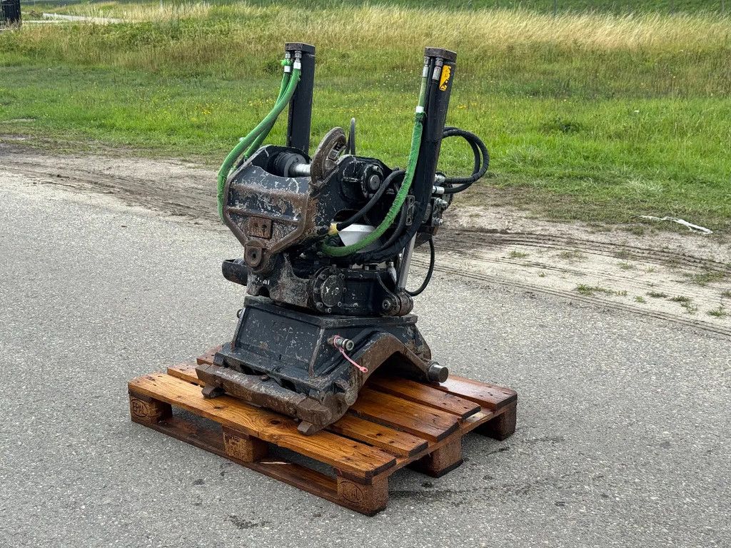 Doosan Draaikantelstuk Steelwrist X12 CW30