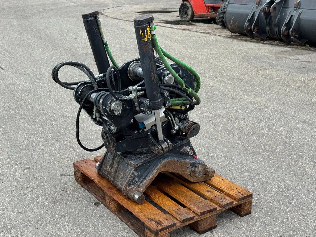 Doosan Draaikantelstuk Steelwrist X12 CW30