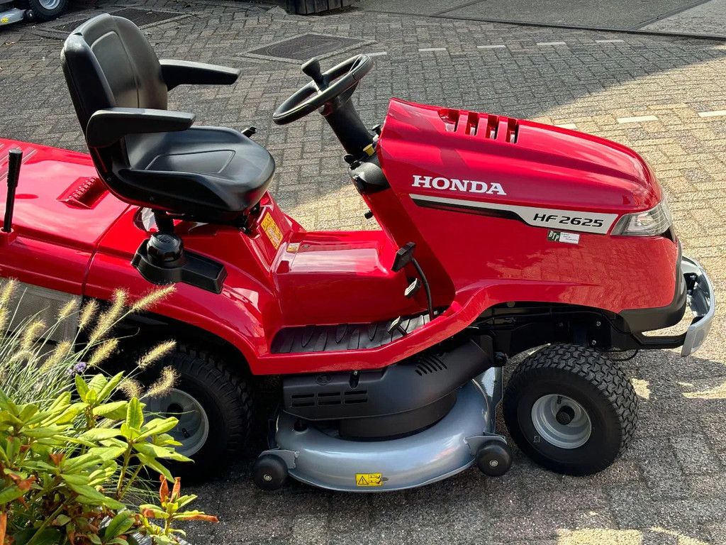 Honda HF2625 zitmaaier Demo bj2024 jong gebruikt