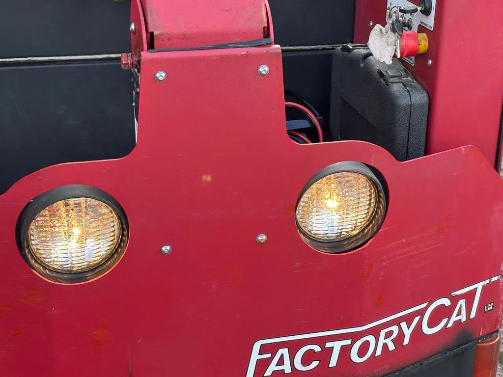 FactoryCat gebruikte Veegmachine zit veegmachine stofzuiger TR USA
