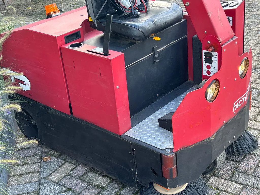 FactoryCat gebruikte Veegmachine zit veegmachine stofzuiger TR USA