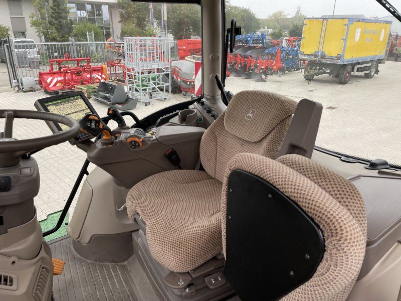 John Deere 6R 230