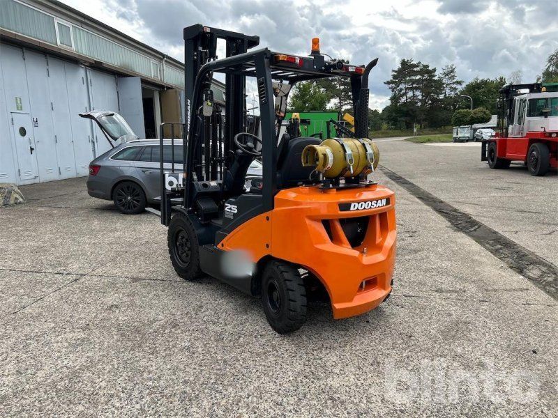Doosan G25P-7