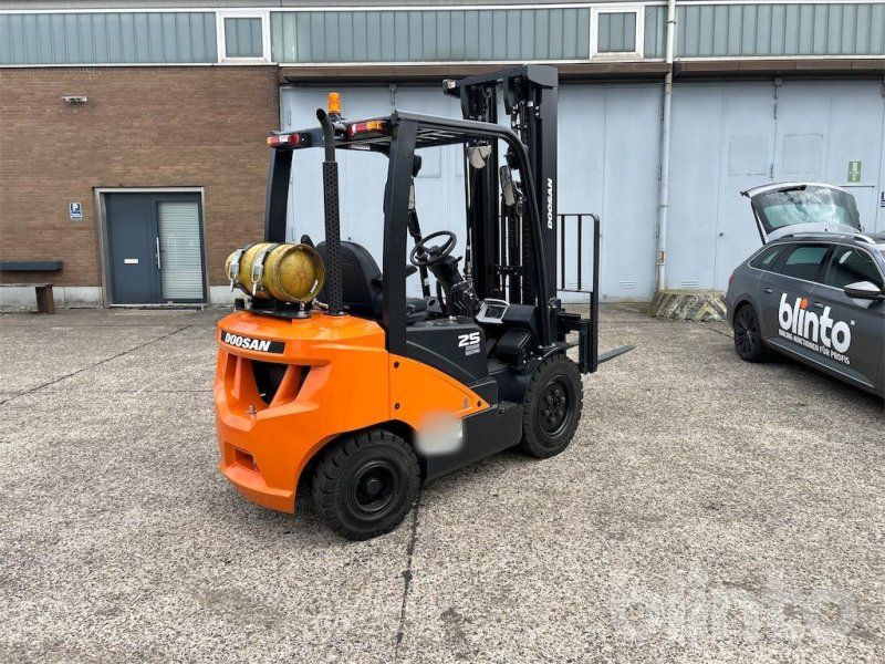 Doosan G25P-7