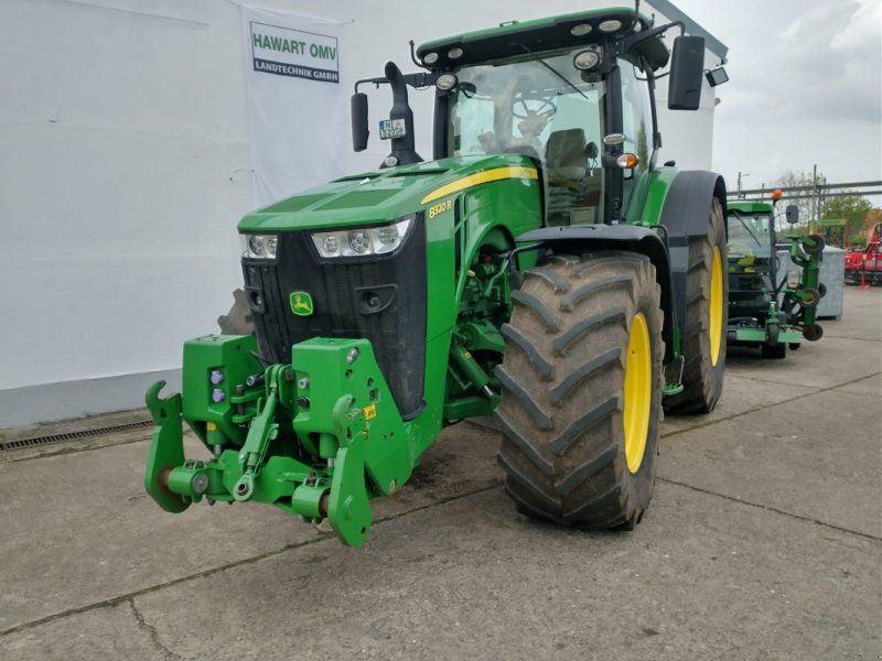 John Deere 8320R