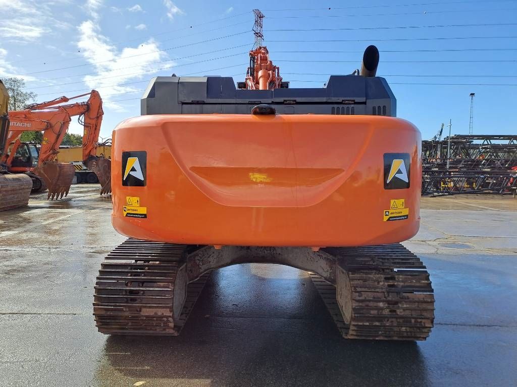 Hitachi ZX300LC-6