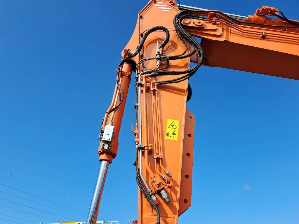 Hitachi ZX300LC-6