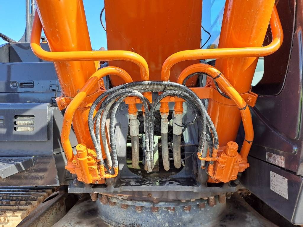 Hitachi ZX300LC-6