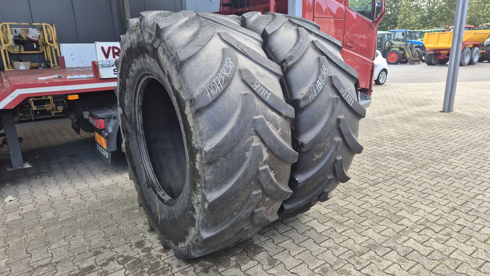 Vredestein Traxion XXL 710/75R38 banden