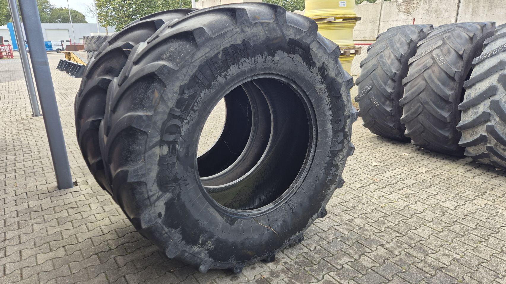 Vredestein Traxion XXL 710/75R38 banden