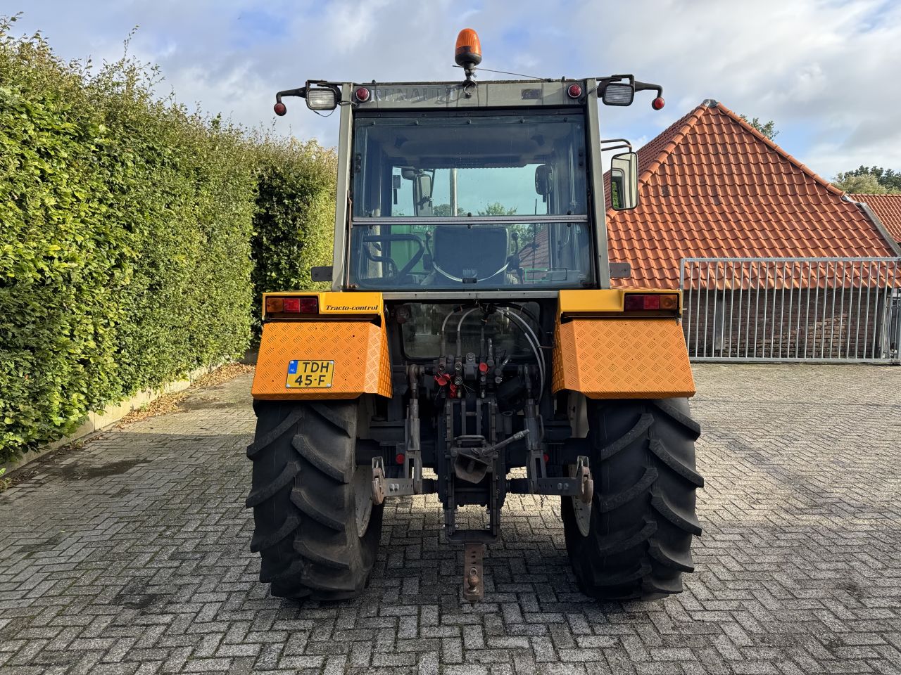 Renault 75-32 TX met 6867 uur