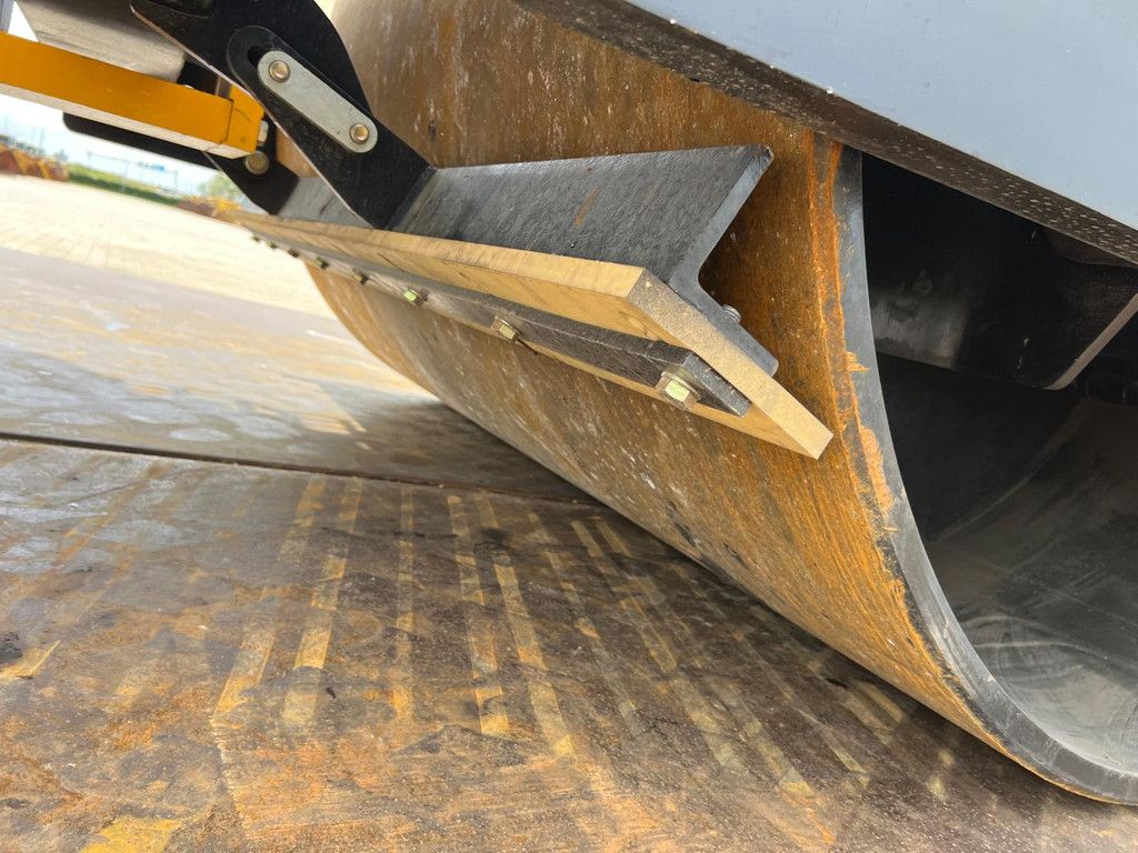 JCB VM166D