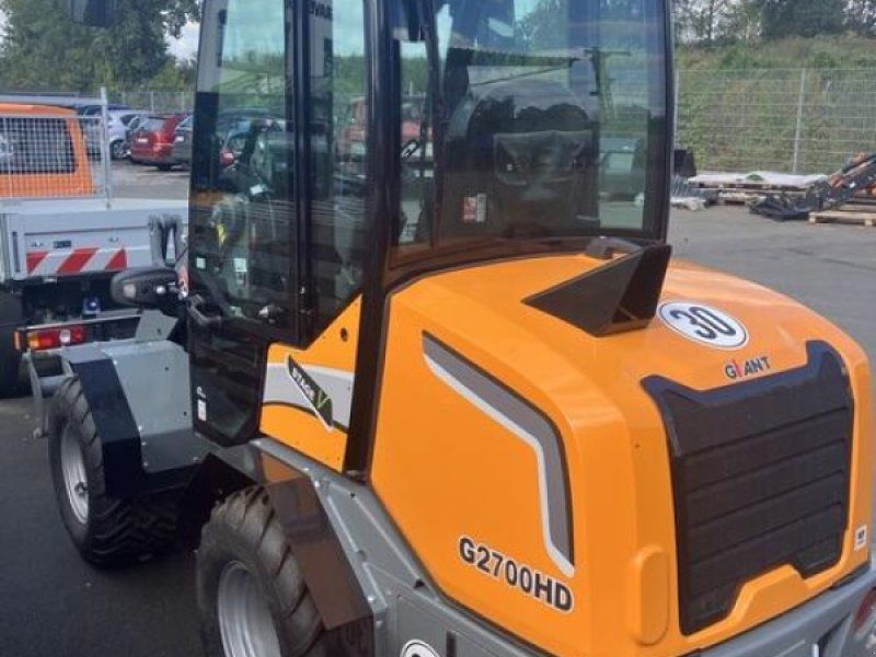 Giant G2700 HD